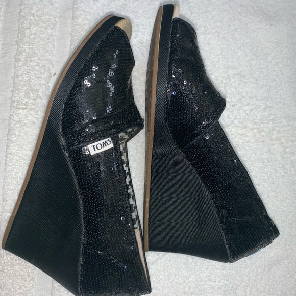 Tom’s Sequined Wedge - Picture 4 of 7